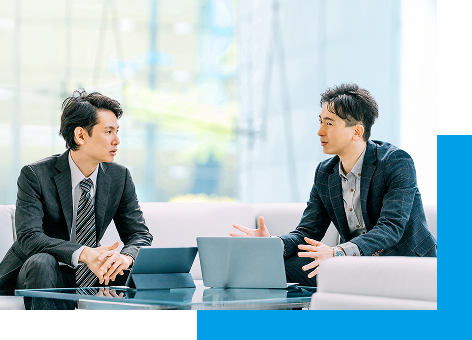 会議をしているビジネスマンの写真