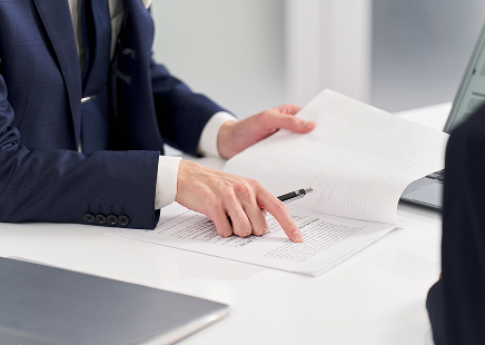 写真が提案を行っているイメージ写真